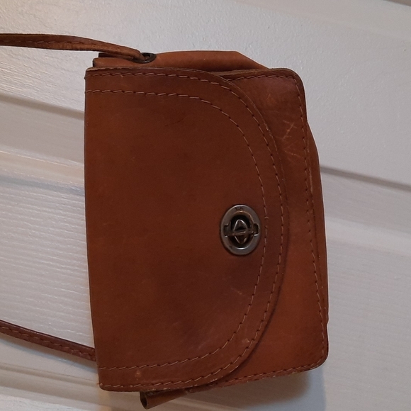 vintage leather crossbody purse small but amazing, great compartments - Picture 3 of 6
